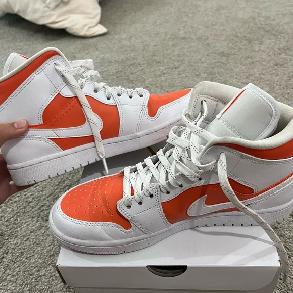 WMNS AIR JORDAN 1 MID SE
"Bright Citrus" - Picture 3 of 7